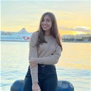 Estudiante universitaria ofrece clases a niños de primaria y de la ESO